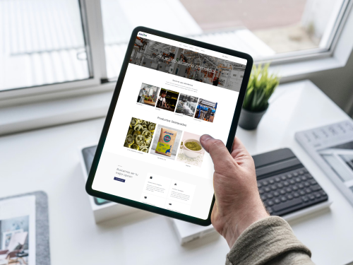 tablet-in-hand-mockup